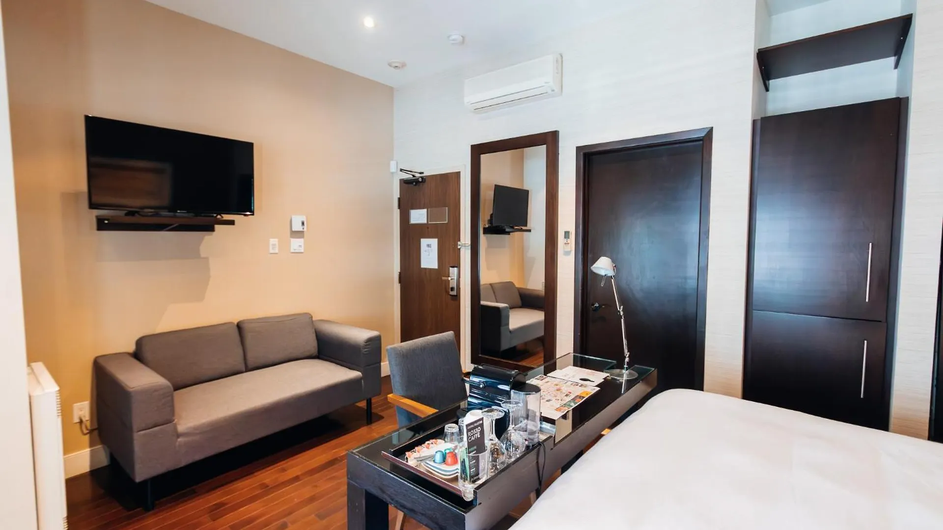 Self Check-In Boutique Hotel - Quartier Latin - Room 101 Montreal