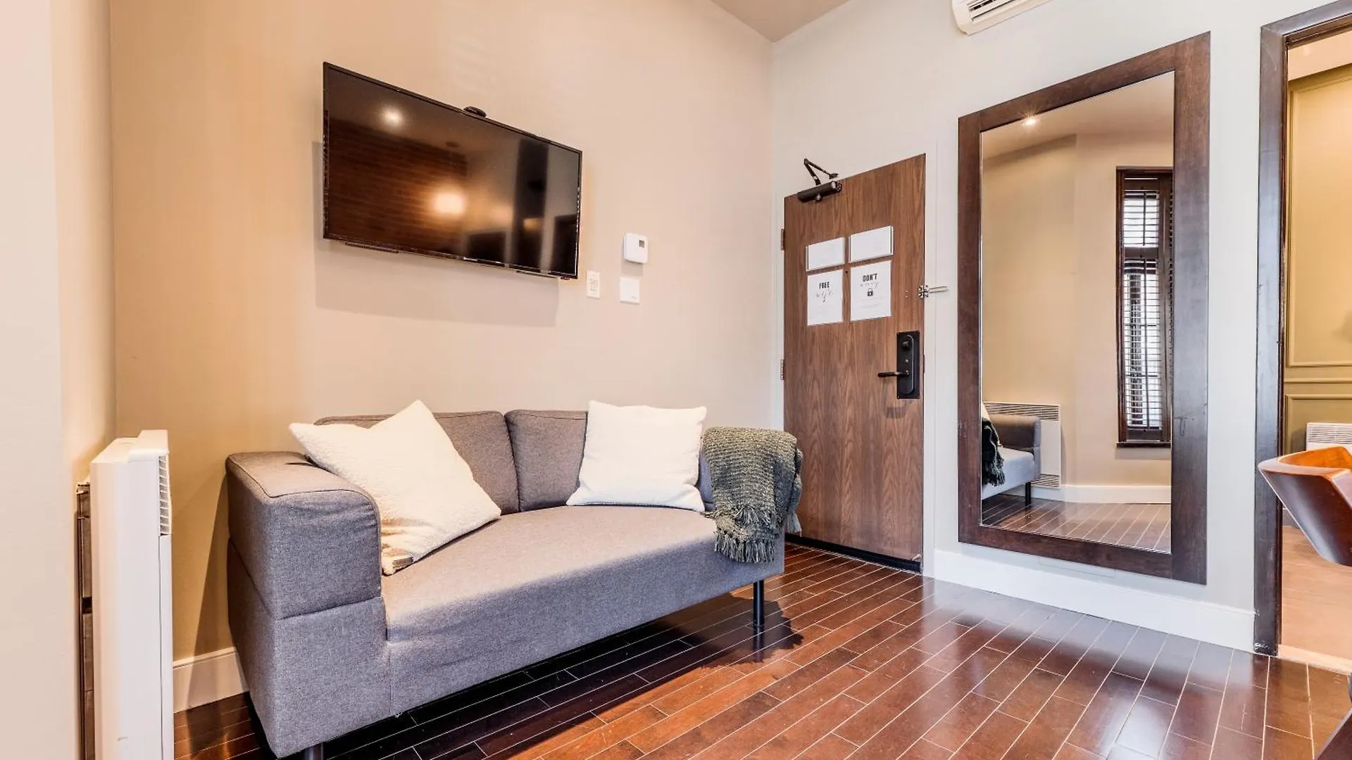 Self Check-In Boutique Hotel - Quartier Latin - Room 101 Montreal 0*,  Canada